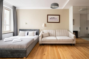 Piękna Grey Studio Warsaw